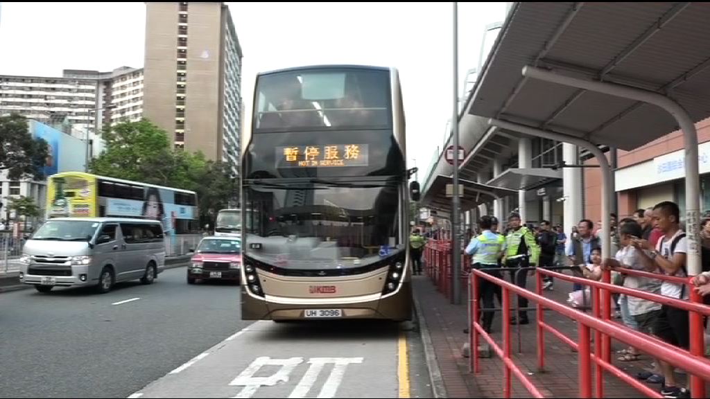 沙田巴士與私家車相撞12人傷