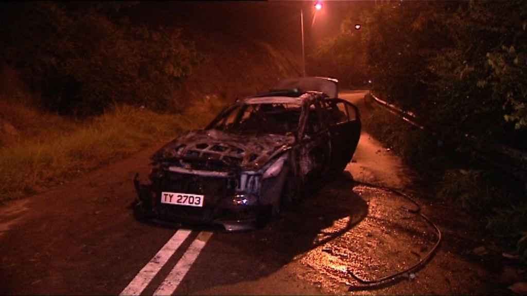 新娘潭私家車失事撞牆起火4傷