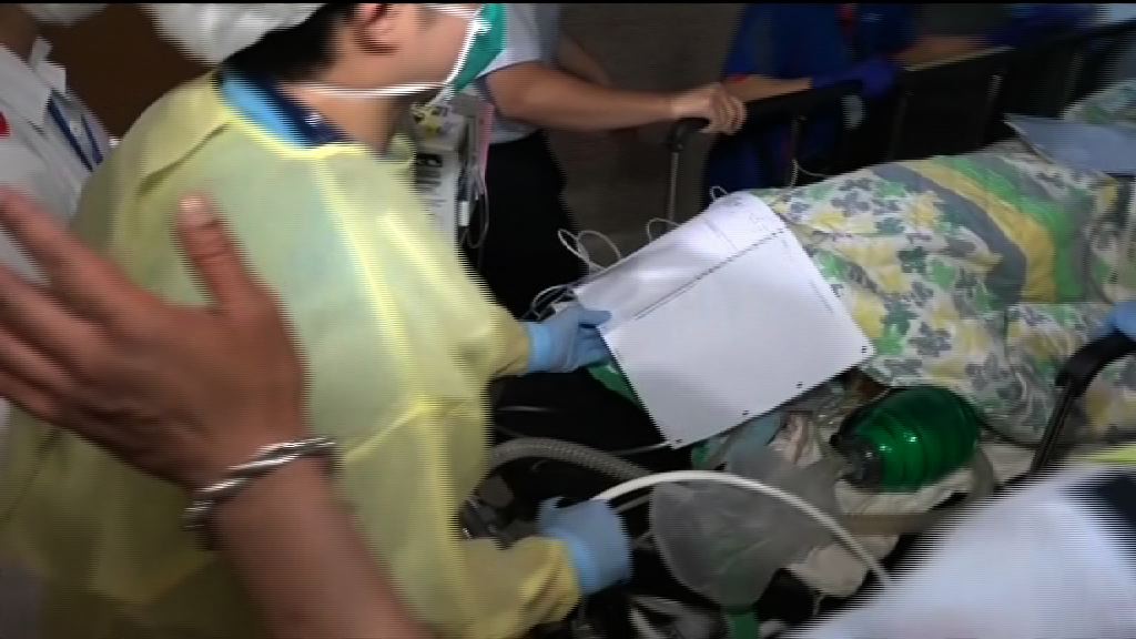 大圍男子踏單車落斜撞的士重傷