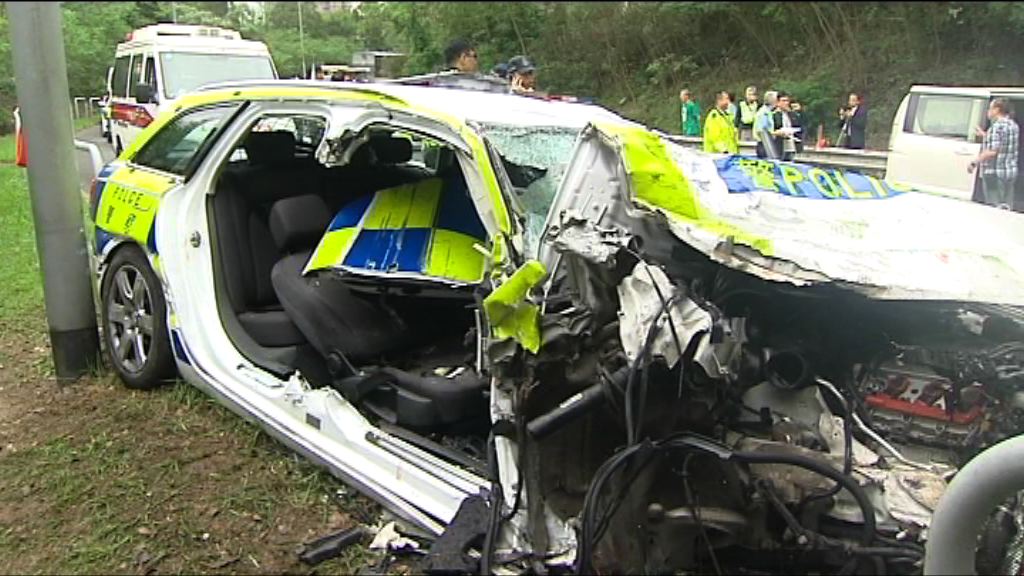 將軍澳警車與小巴相撞　三人傷
