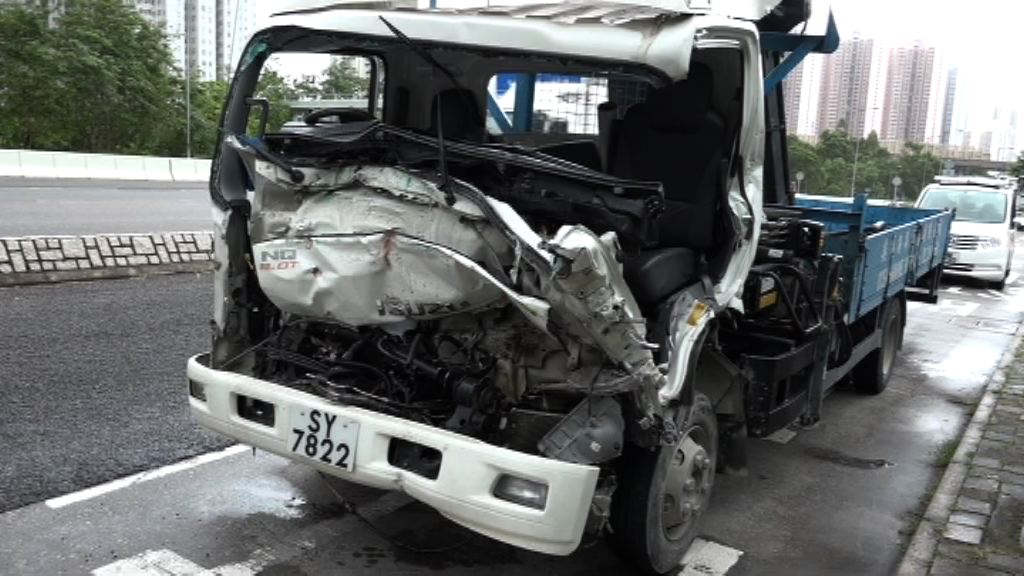 將軍澳兩貨車相撞兩人傷