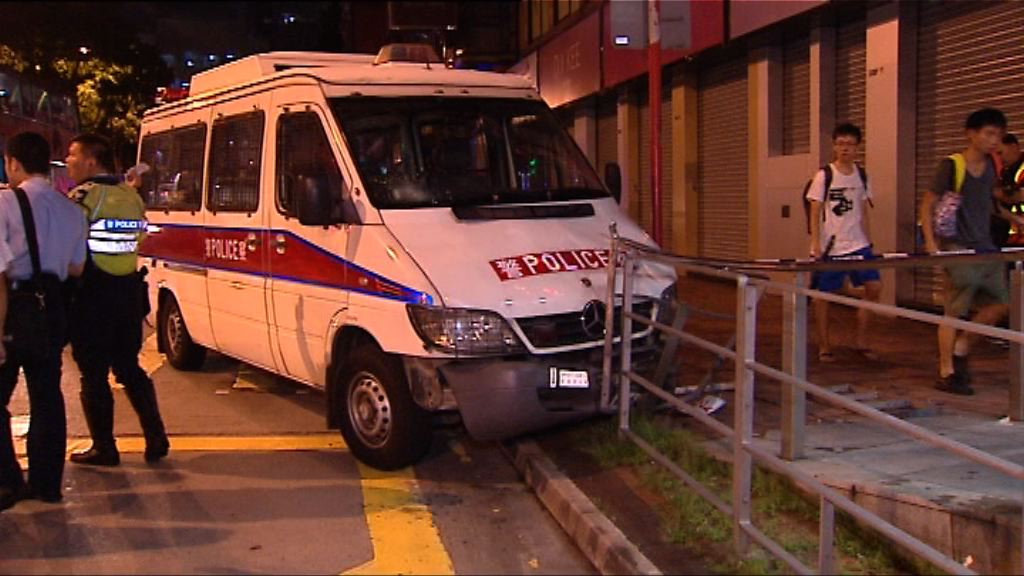 尖沙咀警車撞傷外籍途人