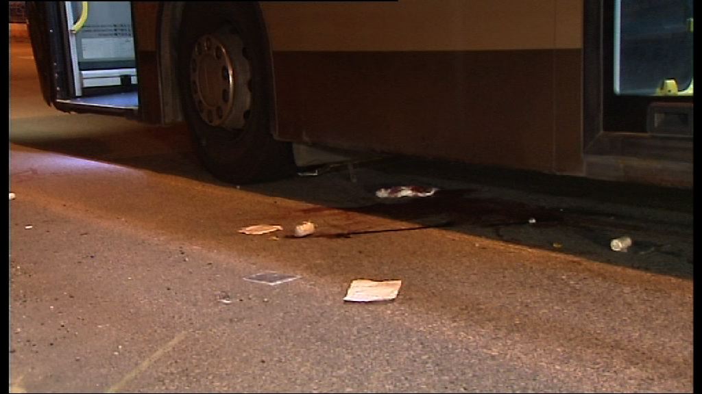 踏單車男子在天水圍遭巴士撞倒重傷昏迷