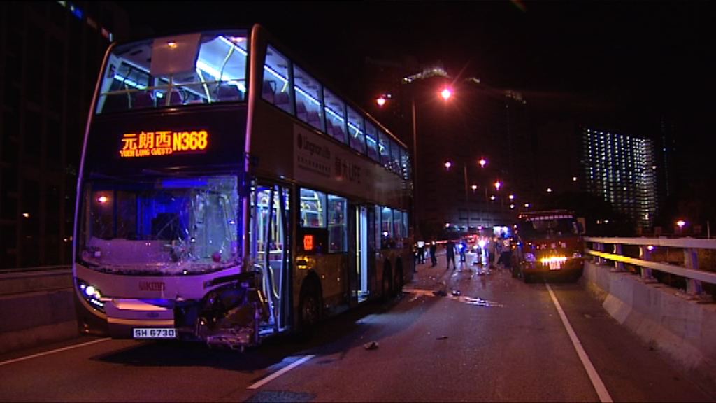 荃灣凌晨四車相撞釀五傷　警拘巴士女司機