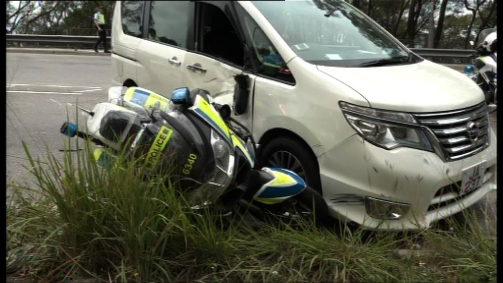 青衣警察電單車與私家車相撞兩傷