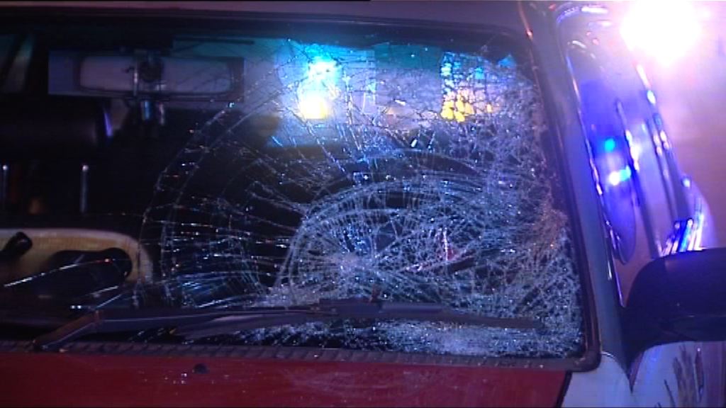 灣仔外籍男子被的士撞倒