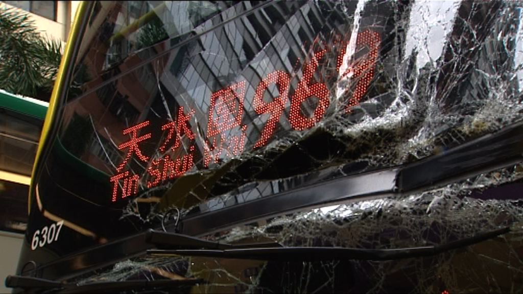 灣仔兩城巴相撞四人傷