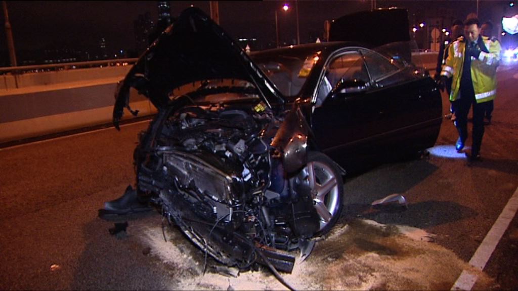 西環私家車失事司機受傷送院