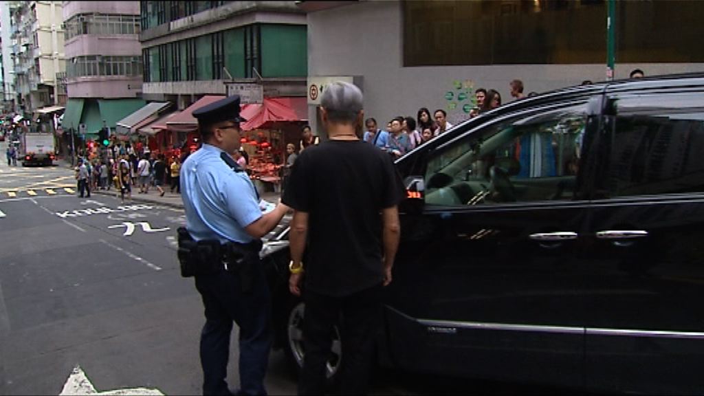 西環一老翁被私家車撞傷　司機被捕