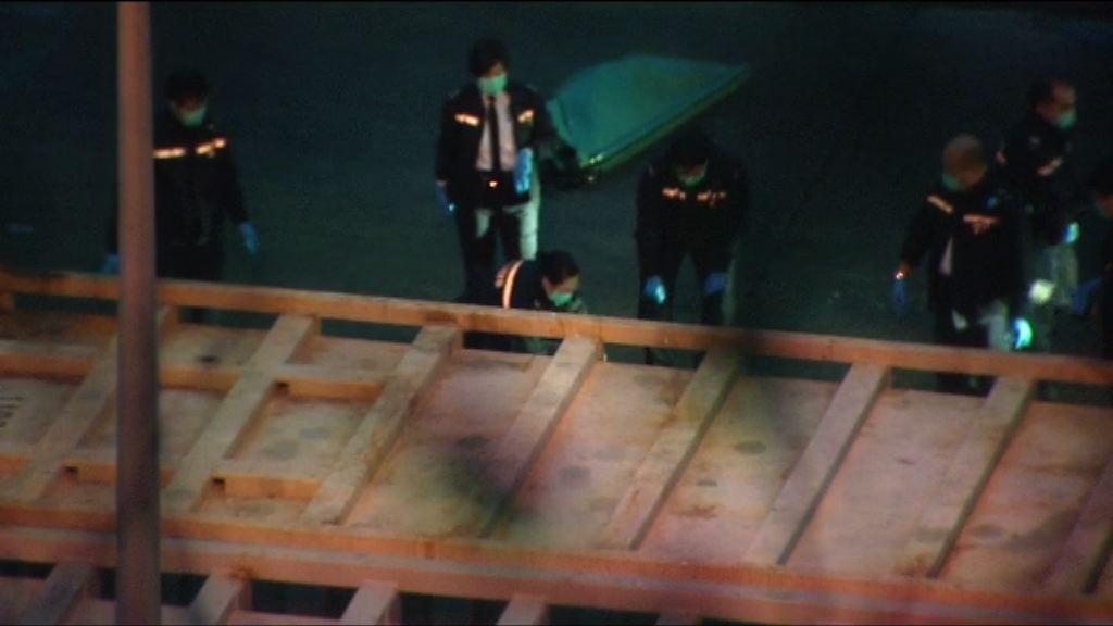 西環一女子疑被貨櫃起重車倒後撞死