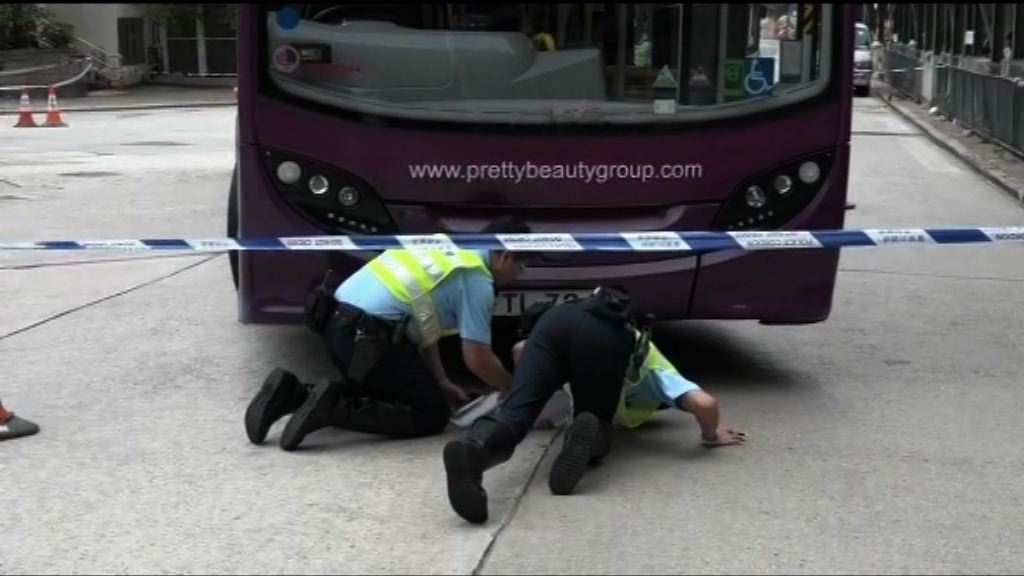 老婦疑被巴士拖行　傷重不治