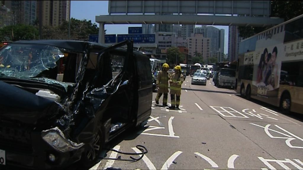龍翔道客貨車與貨車相撞三人傷