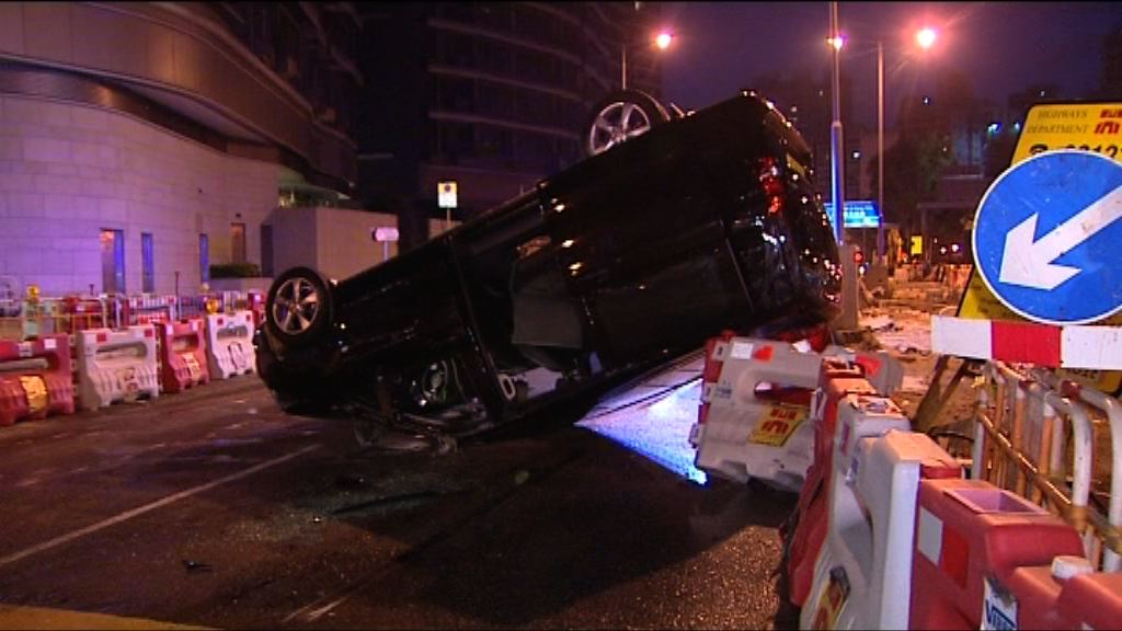 油麻地私家車與的士相撞釀一傷