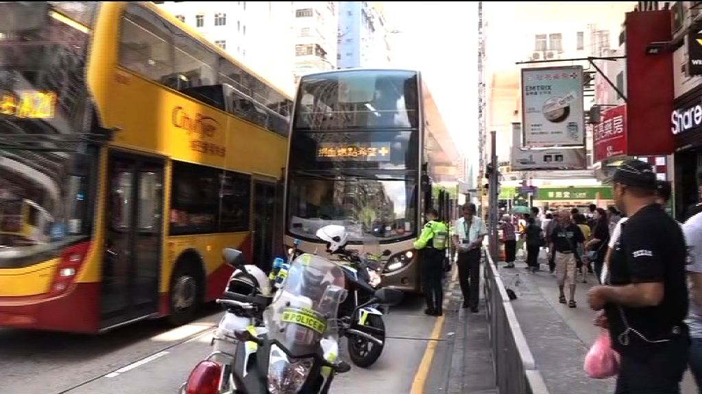 油麻地巴士撞傷三女途人