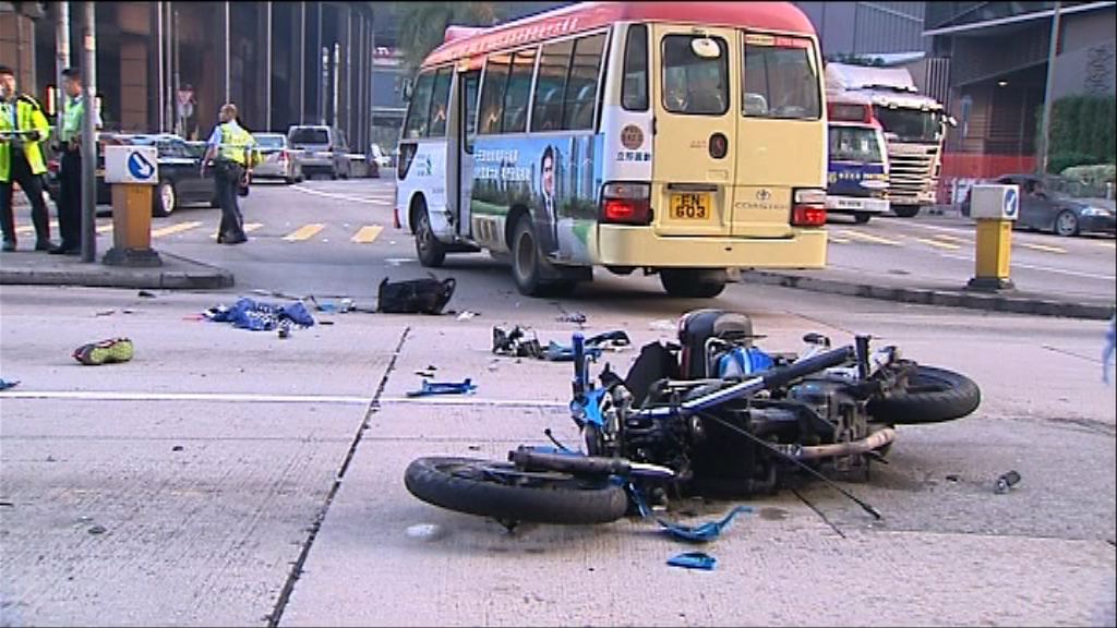元朗小巴與電單車相撞　電單車司機死亡