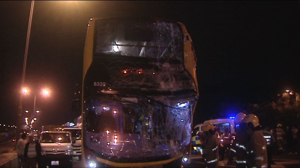 元朗公路三車相撞最少55傷