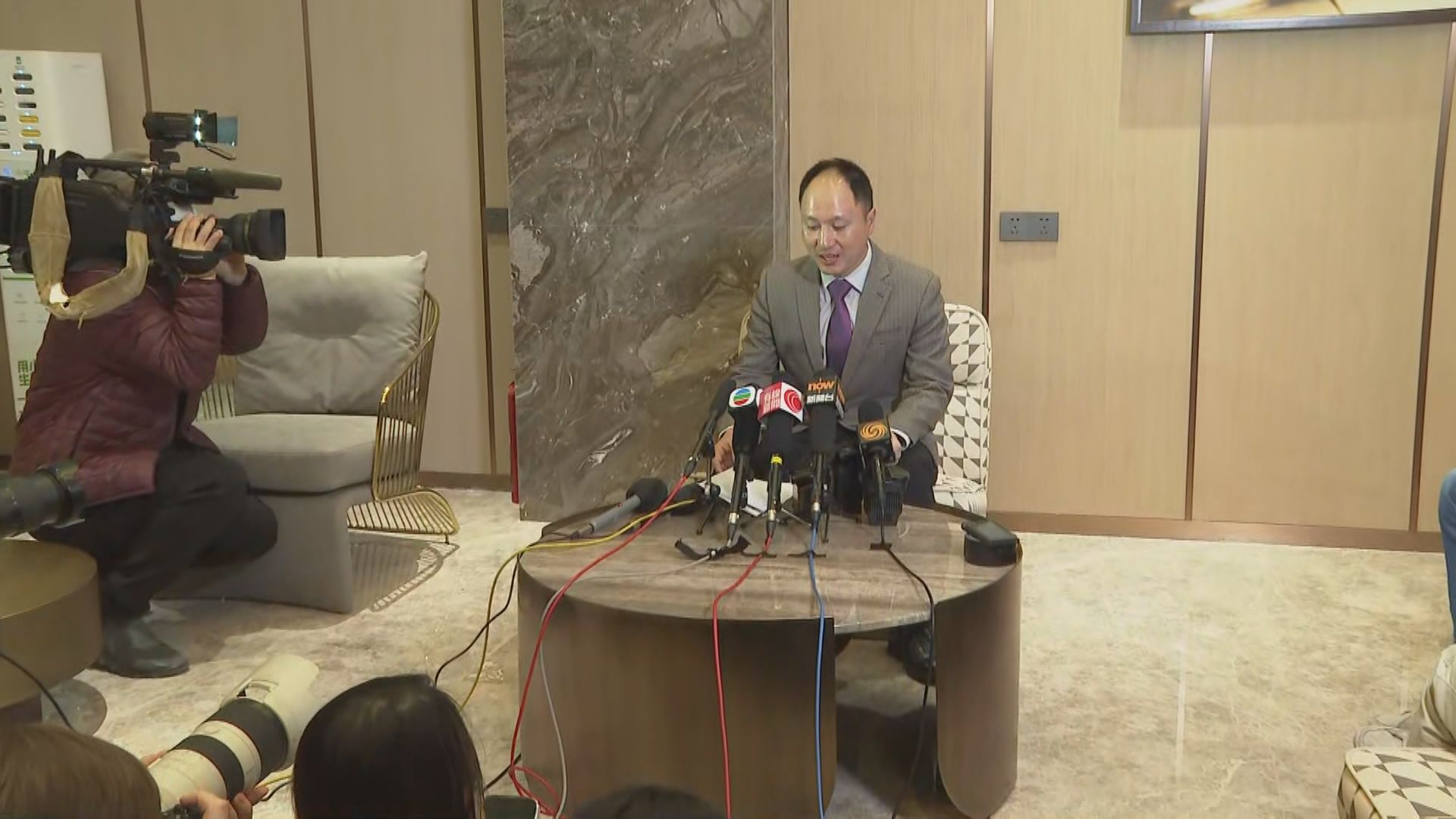 入境處懷疑賀建奎「高才通」申請涉虛假陳述　宣告其簽證無效