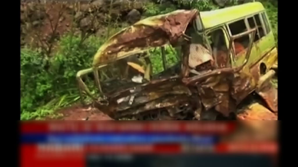 坦桑尼亞校巴墜山谷釀三十五死