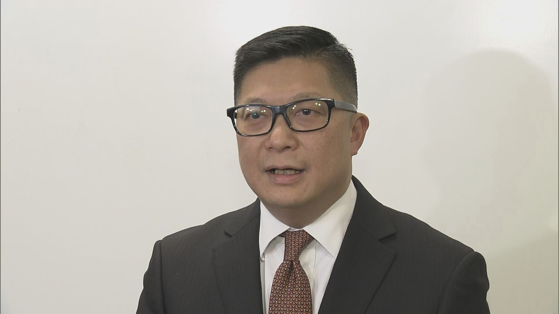 鄧炳強：引入不同武器為替代開真槍