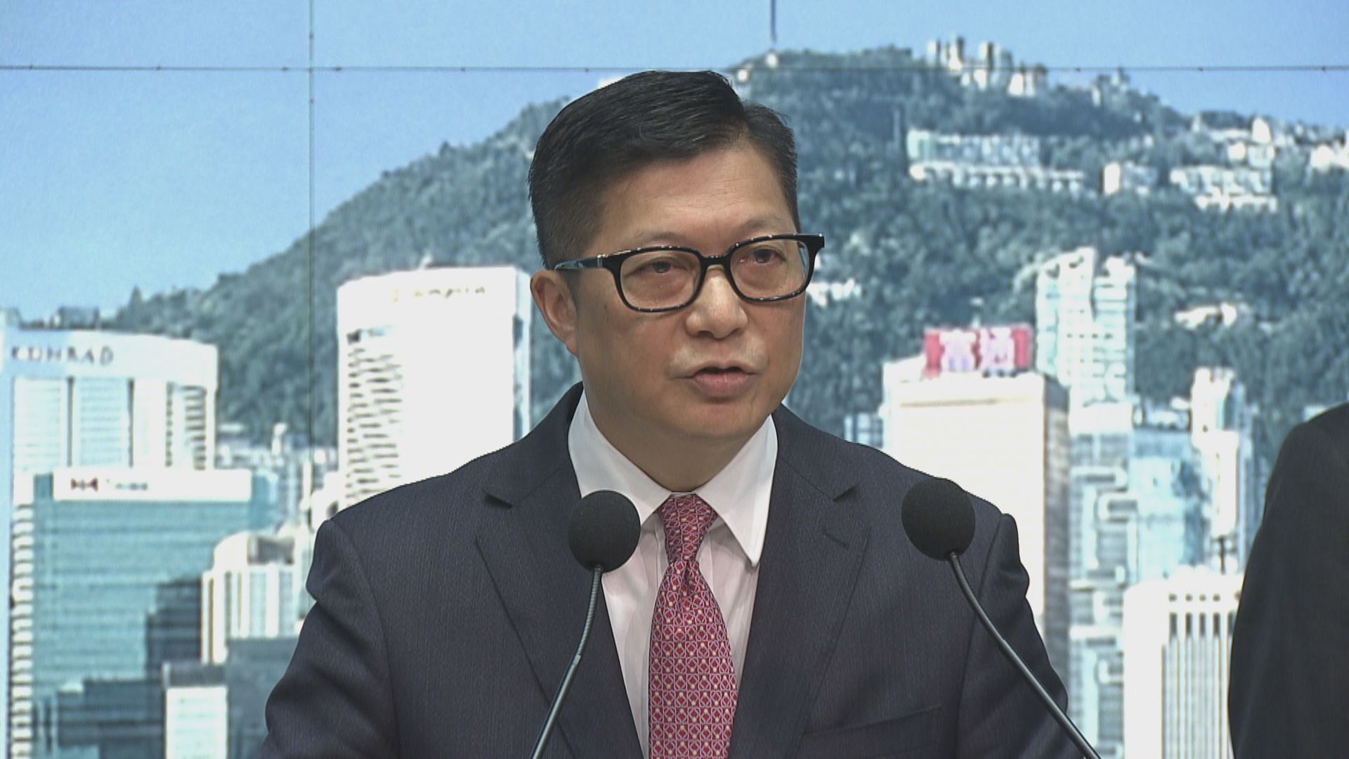 【JPEX案】警方至今接獲2392宗舉報 鄧炳強：全力調查平台營運者身份