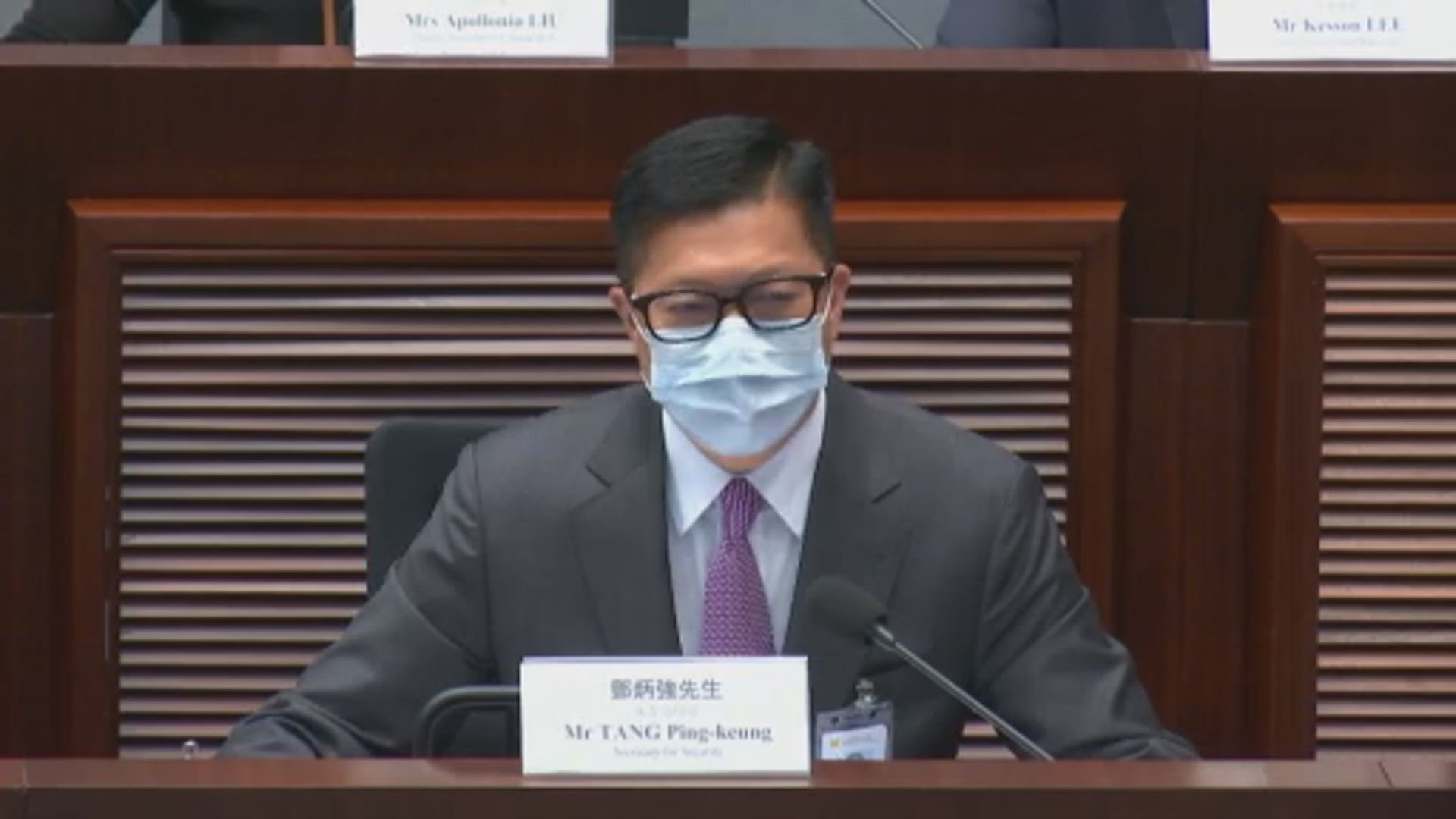 鄧炳強指有充足警力及消防等救援部隊在蘭桂坊戒備