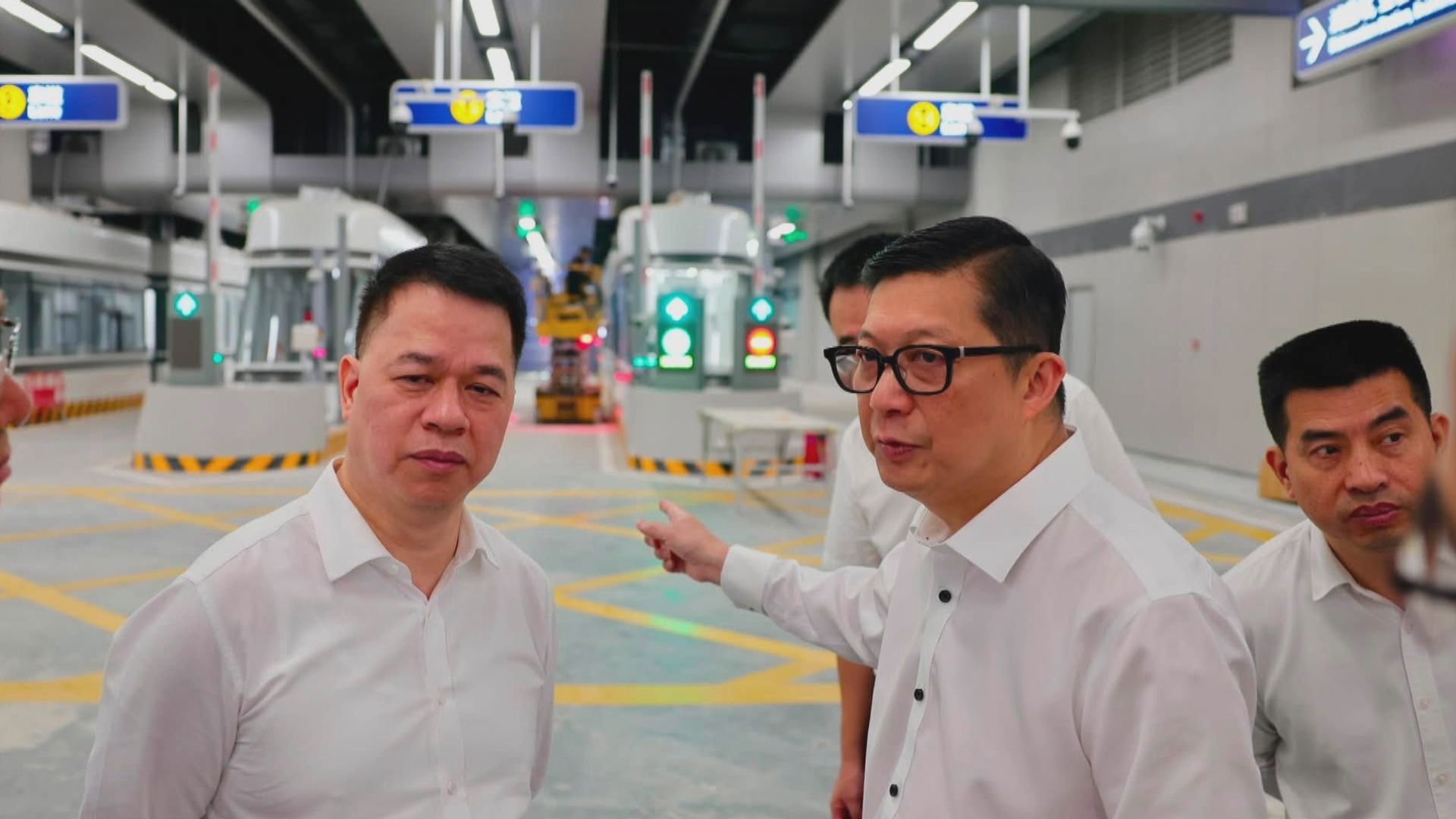 鄧炳強與深圳代表團實地視察皇崗口岸港方口岸區