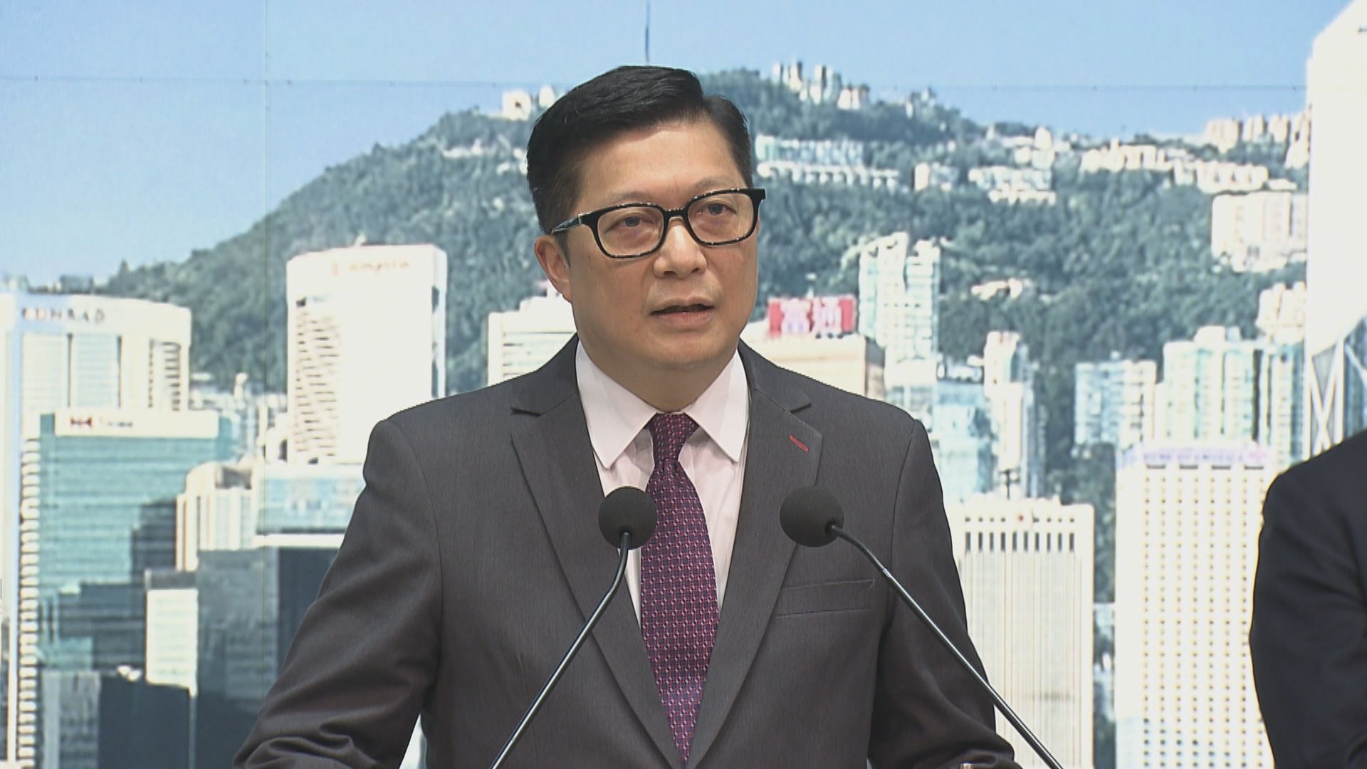 鄧炳強質疑612基金解散前籲再捐款是否想「撈一筆油水」