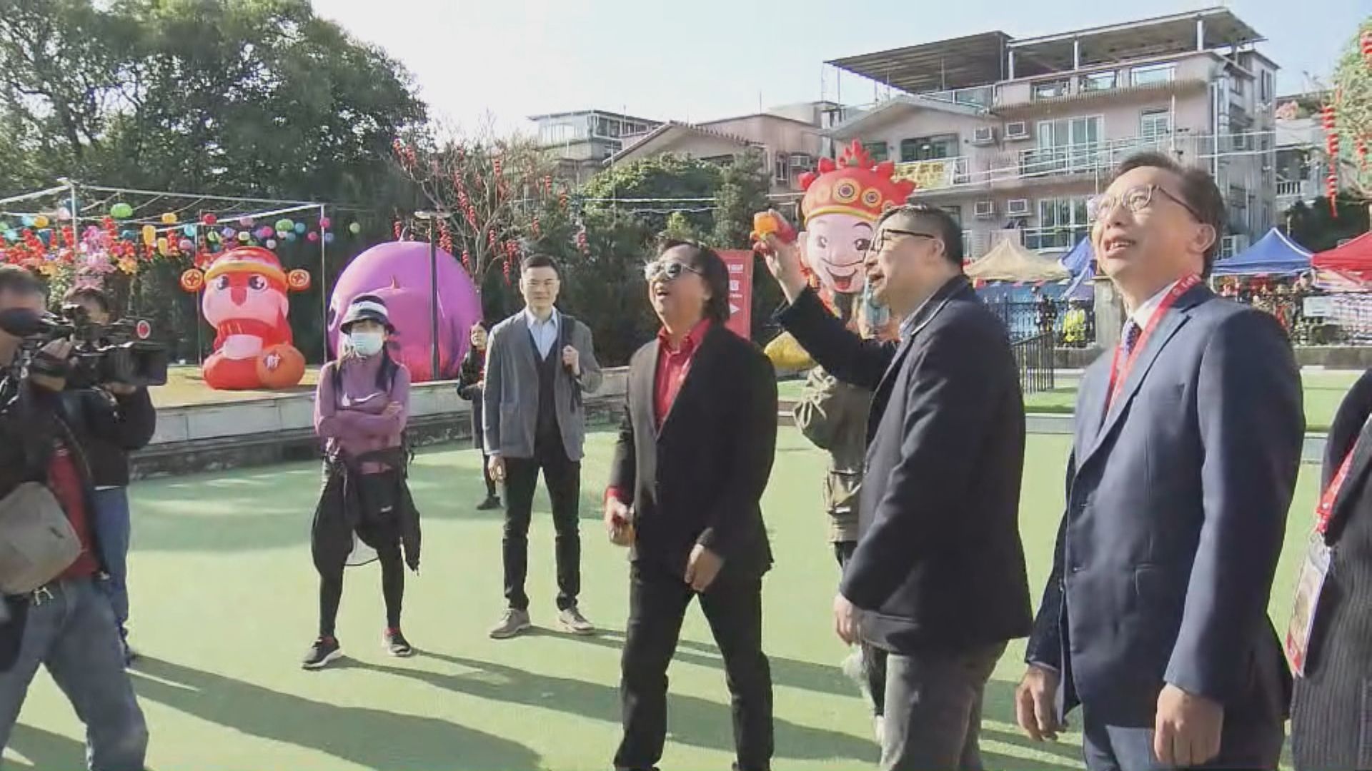 鄧炳強到大埔林村視察