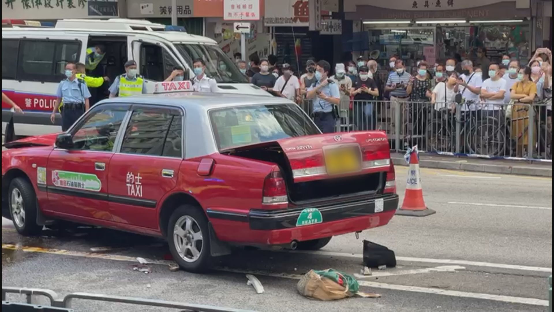 大埔的士撞途人釀一死六傷