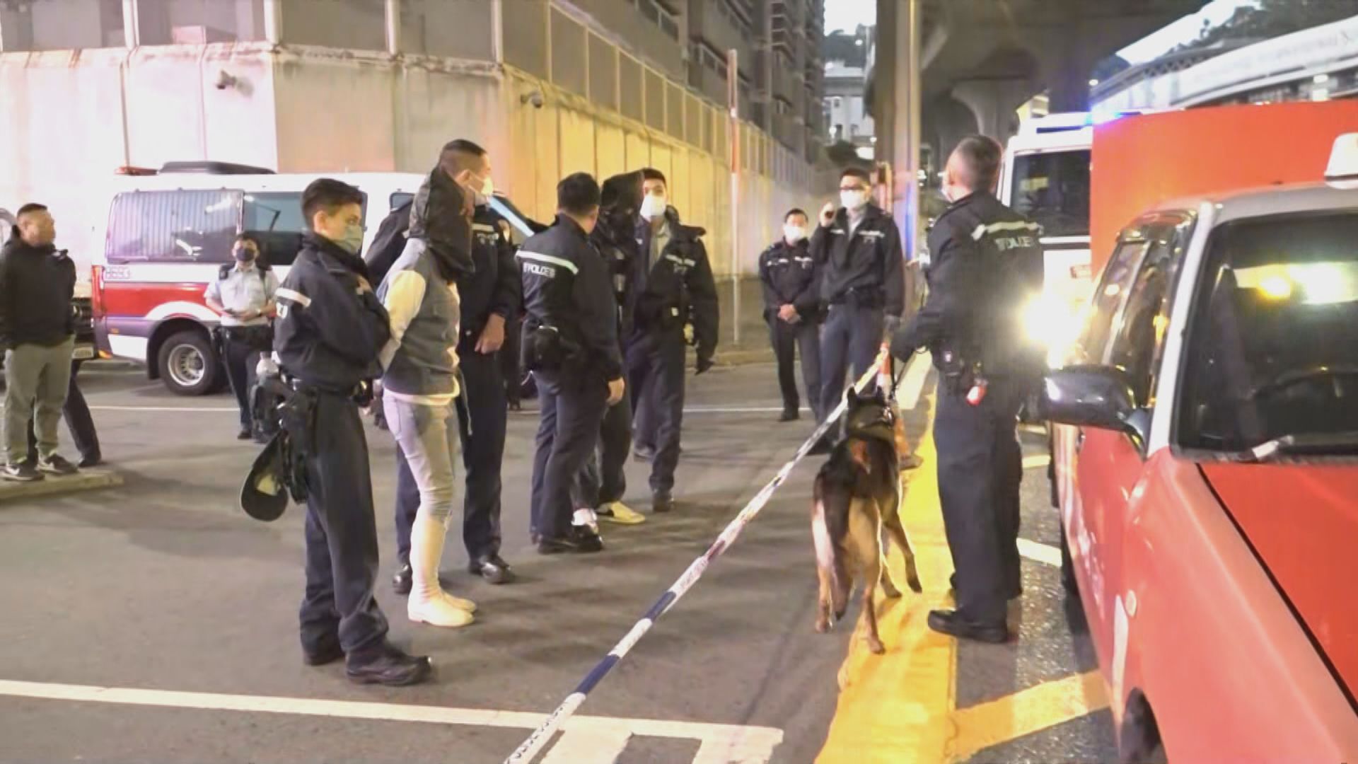 兩男女涉嫌偷的士被捕