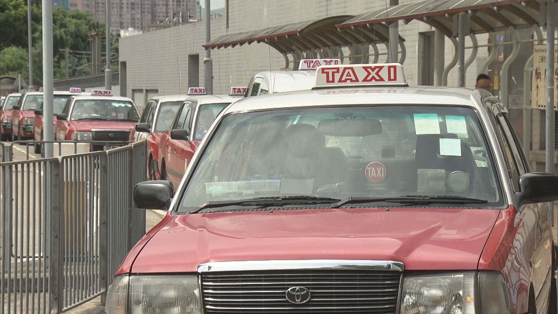 多個團體申請市區的士起錶價加至33元　運輸署：會按機制處理