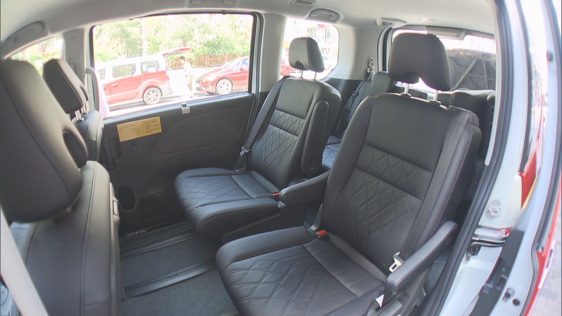 政府擬引入六座的士 增設司機扣分制提升服務質素