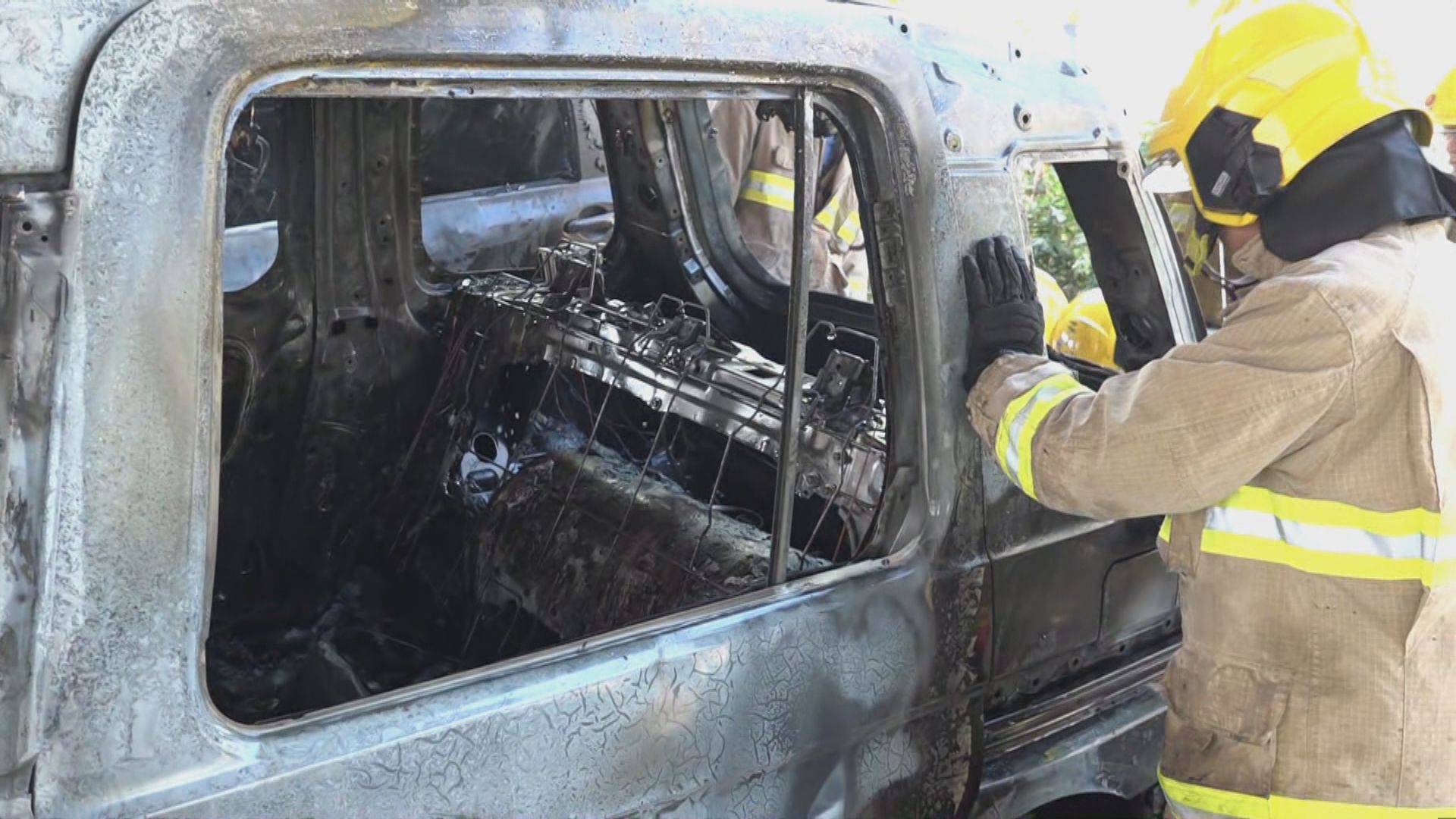 長沙灣的士起火波及私家車　一人送院