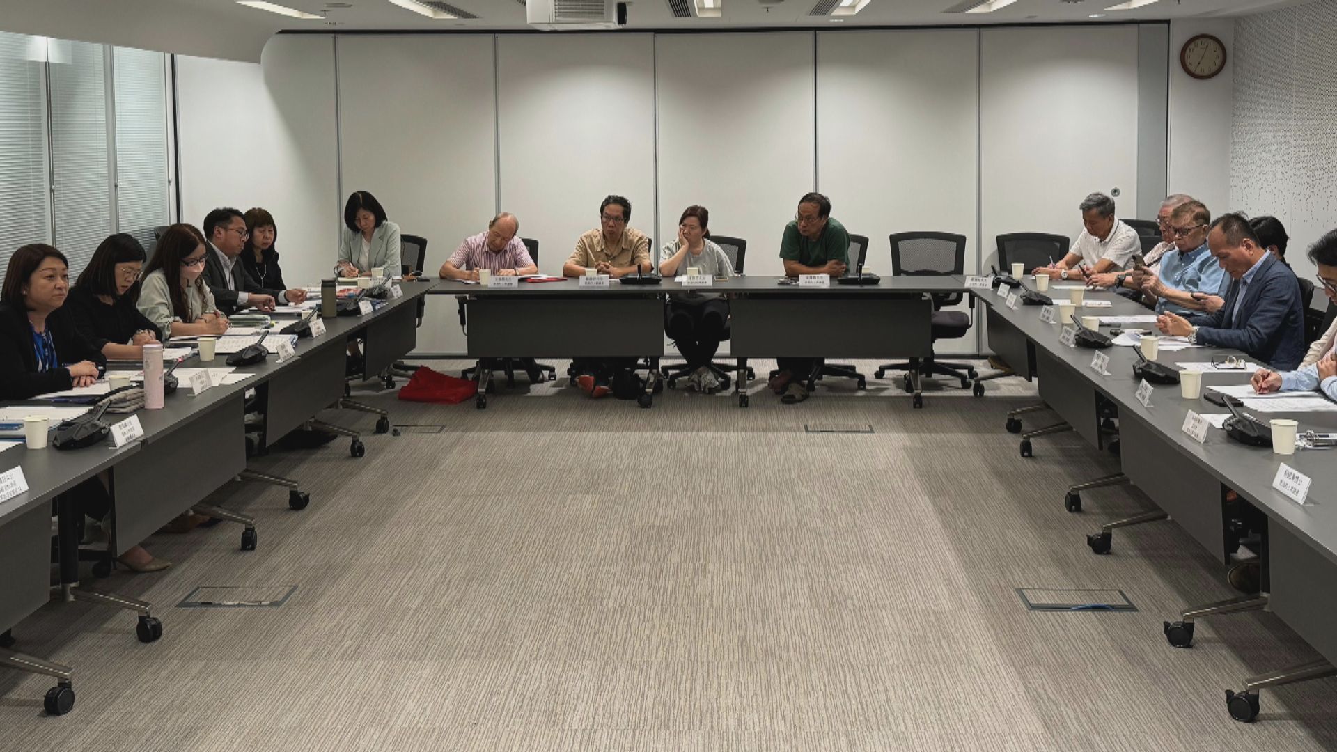 運輸署與的士業界會面　重申年內訂立規管網約車平台立法建議