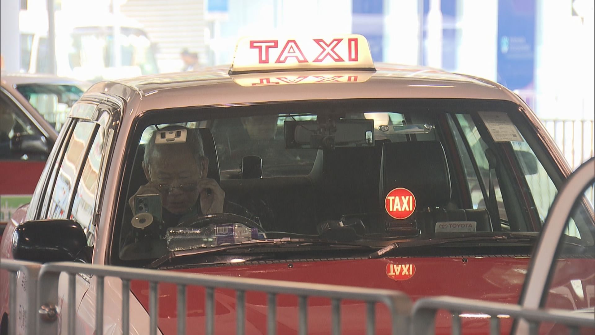 車頭限兩部流動裝置法例生效　違者最高判罰2000元