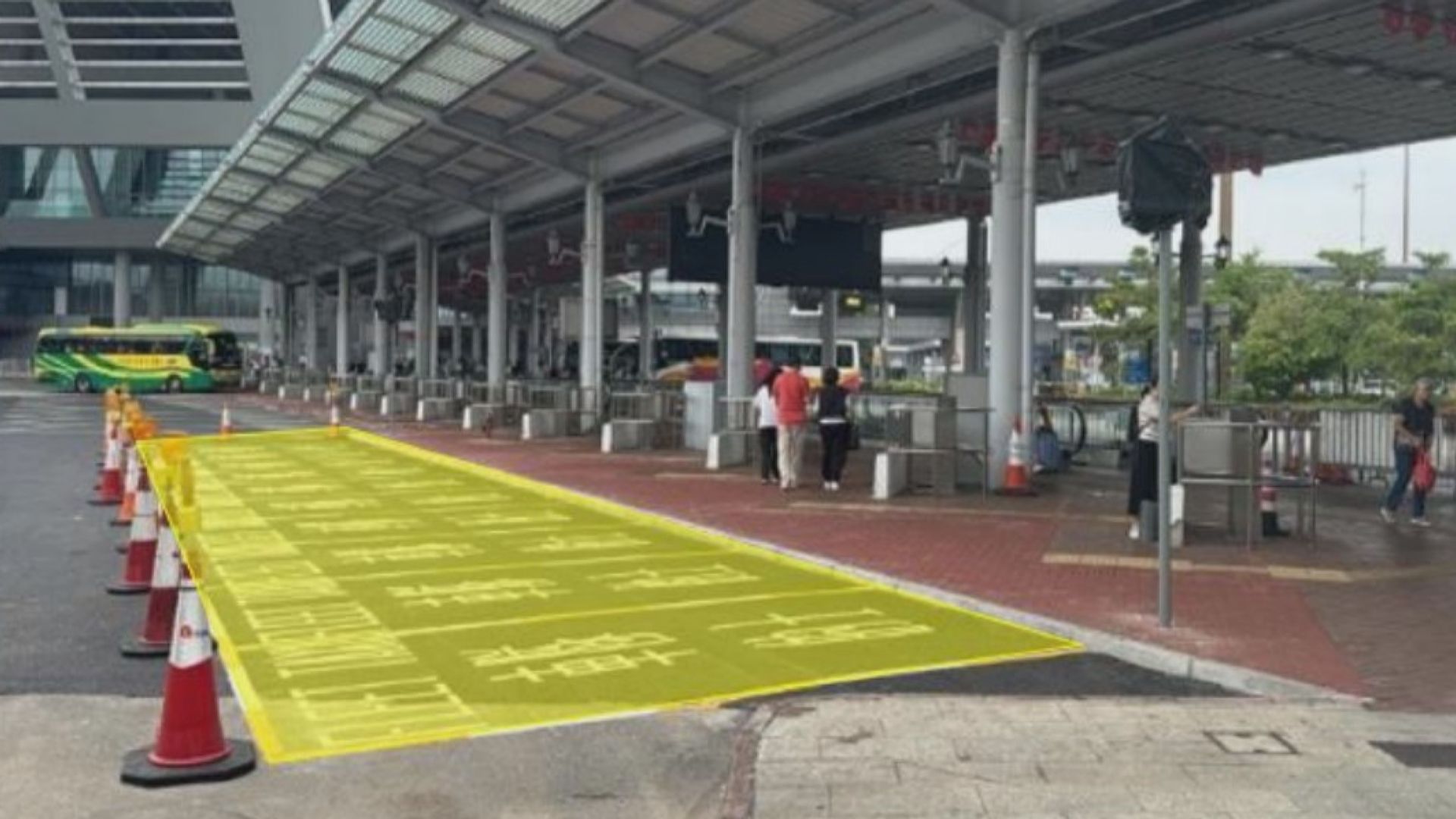 深圳灣及港珠澳大橋口岸設的士車隊指定停車位