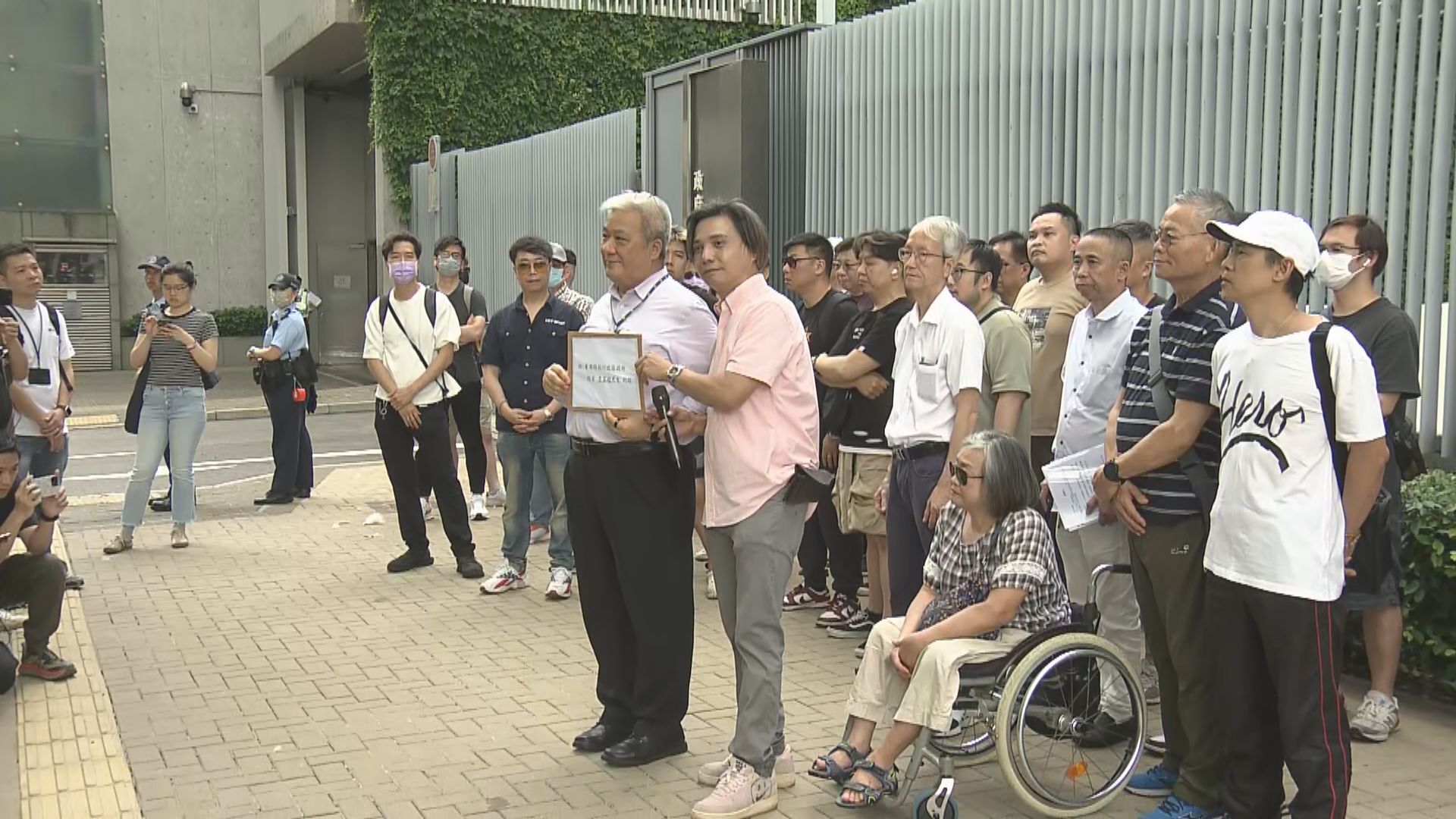 的士車主請願促立即取締「白牌車」　有的士司機指生意難做但車主無減租