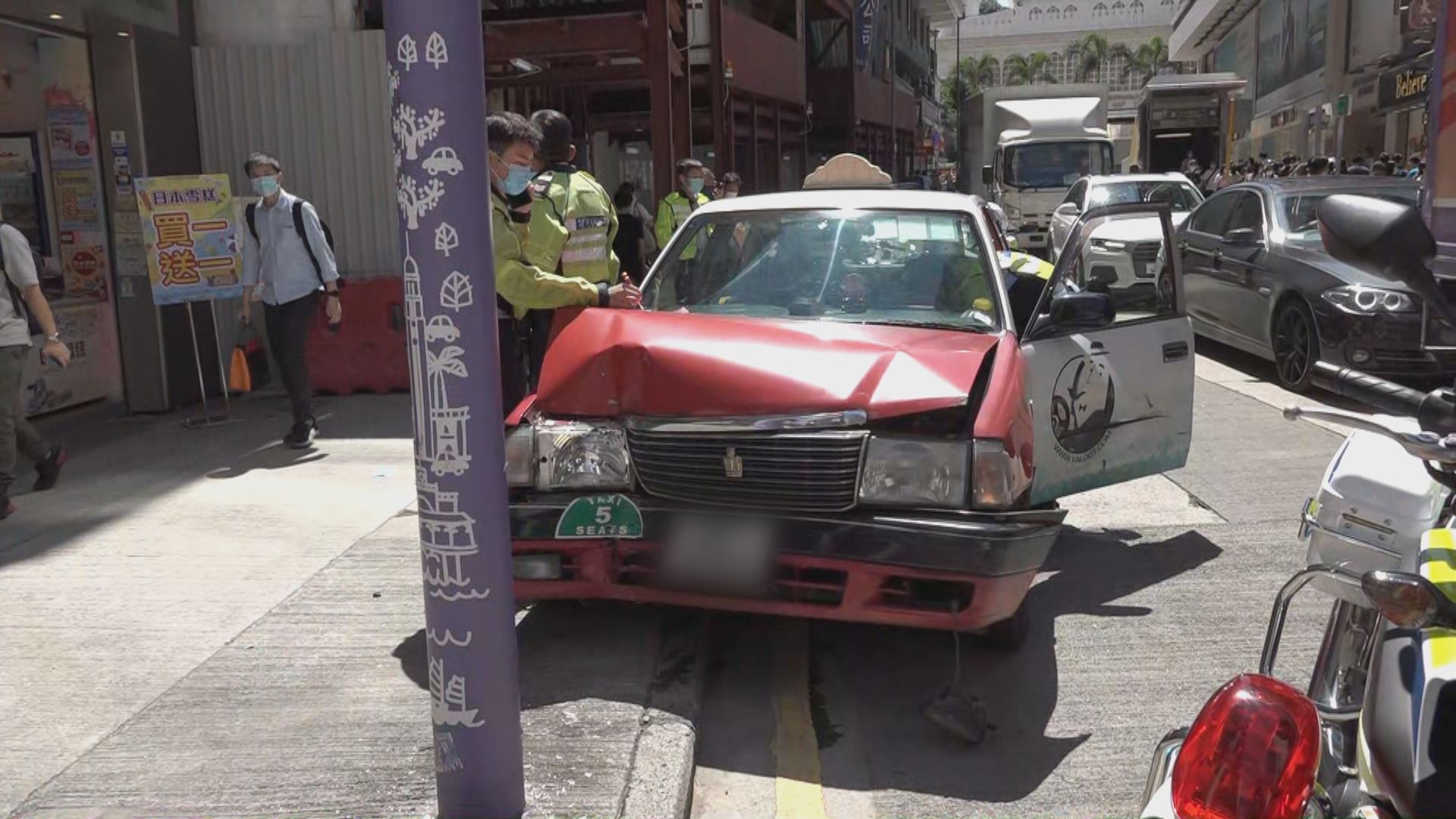 尖沙咀的士司機駕駛途中暈倒撞燈柱後不治