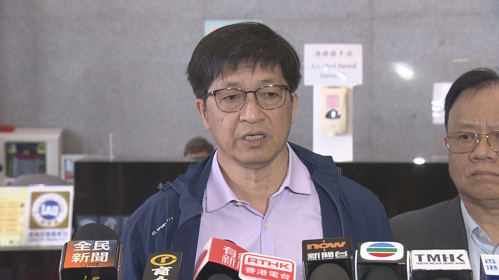 的士業界引述政府指半年內修例規管網約車