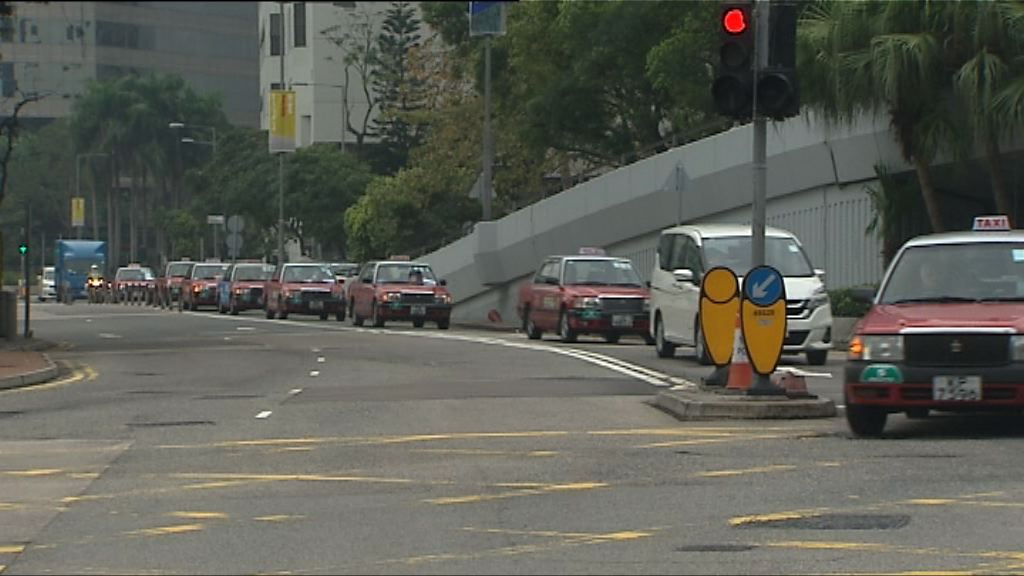 的士慢駛遊行促政府加強打擊白牌車