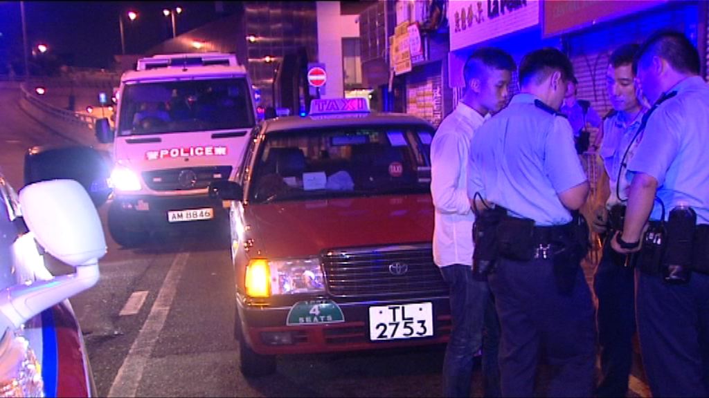 一名的士司機涉濫收車資等被捕