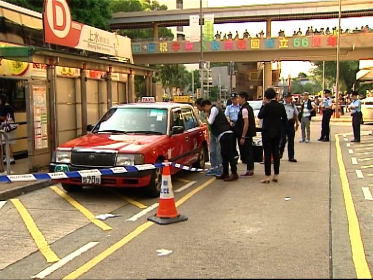 上水有男女受傷倒臥的士車廂