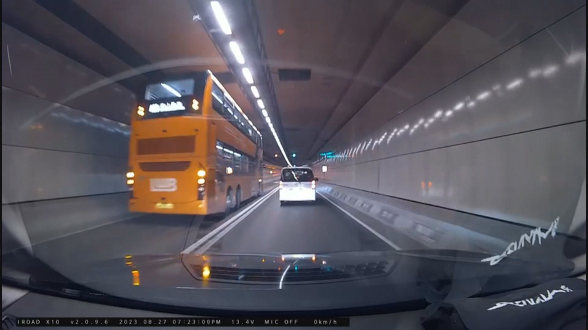 屯赤隧道往屯門方向慢線出現異物