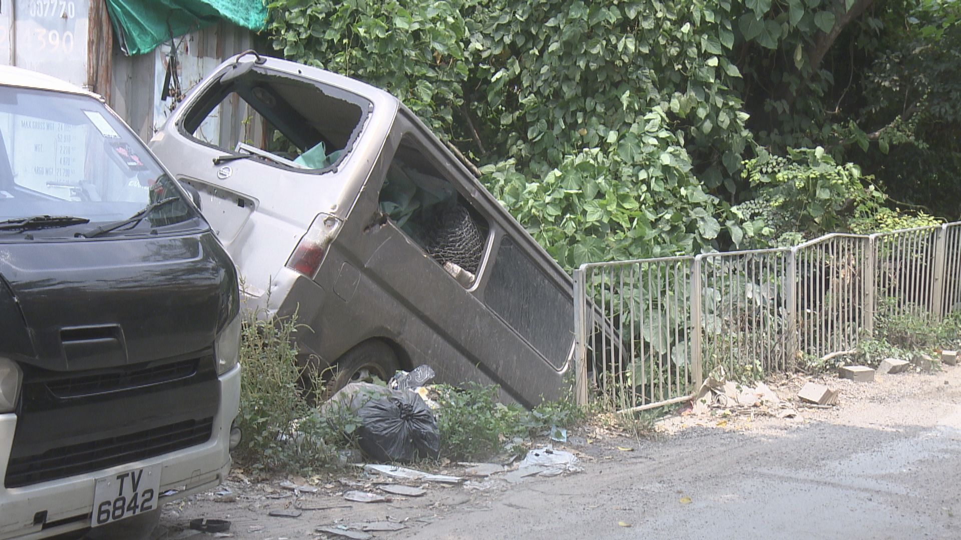 運輸署12月22日起收緊車輛登記領牌制度　打擊廢車棄街