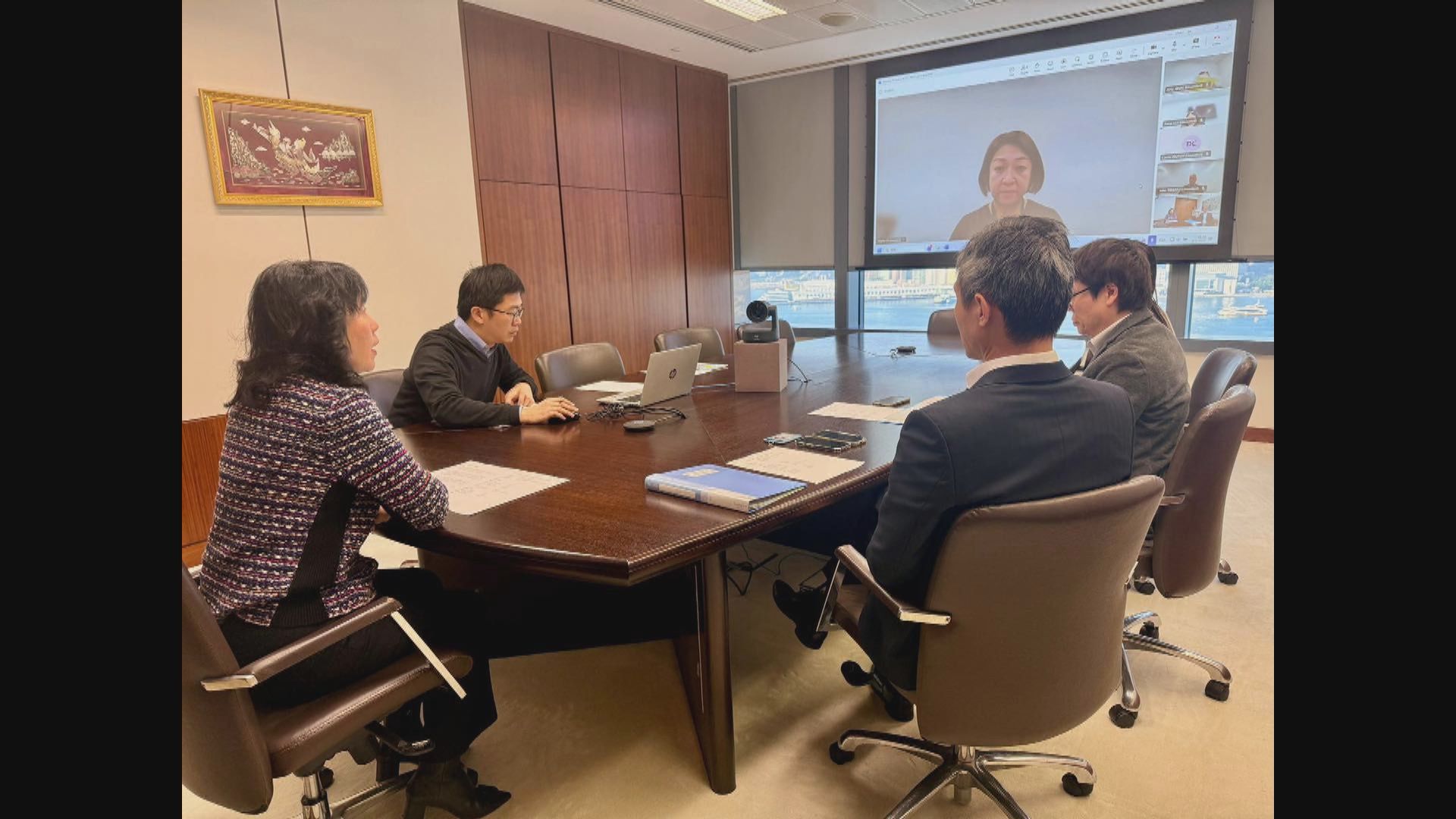 運物局與運輸署緊急會議　改善免試簽發預約流程