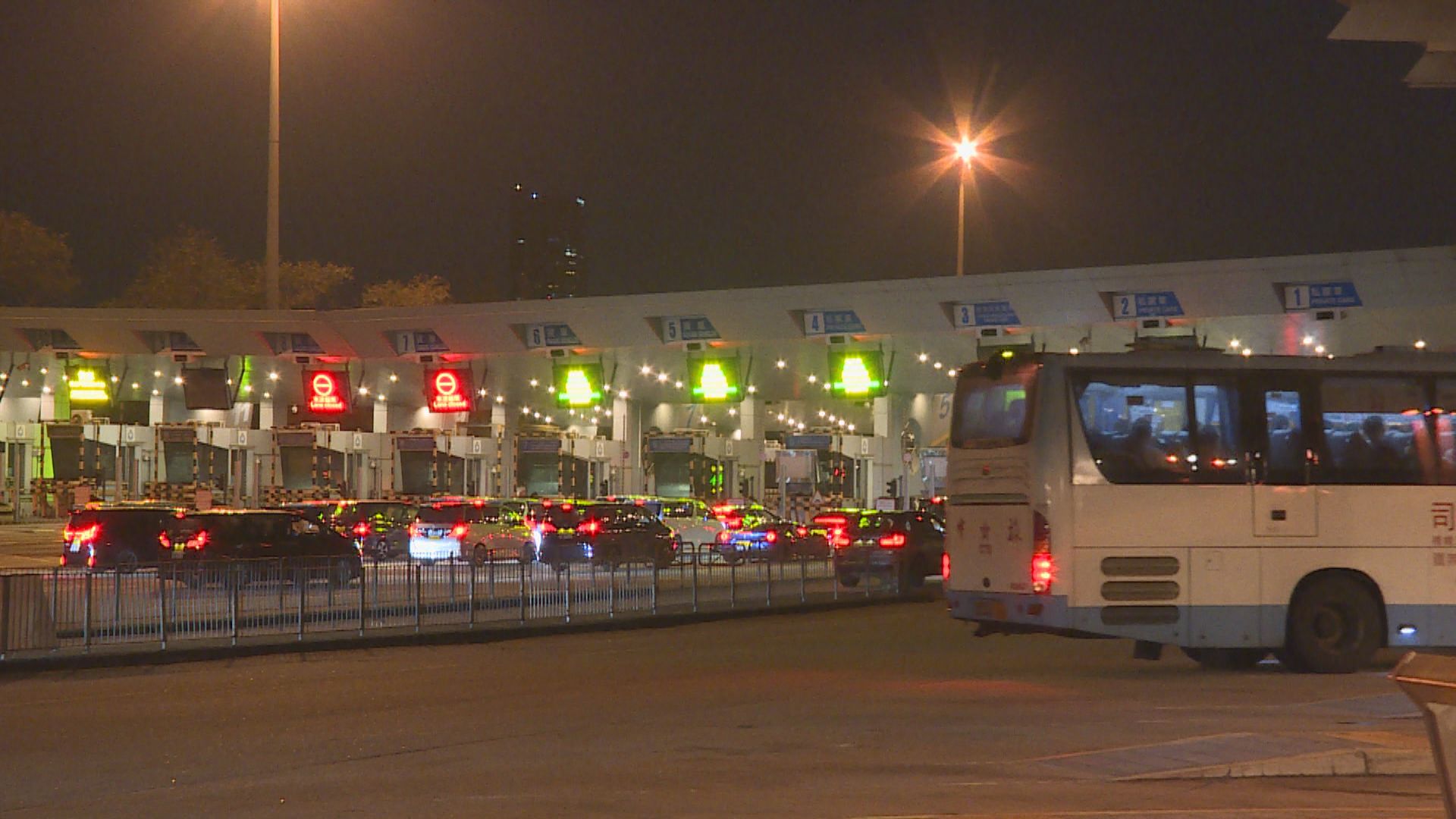 網傳粵港常額車輛可全日經皇崗過關　政府指不實信息