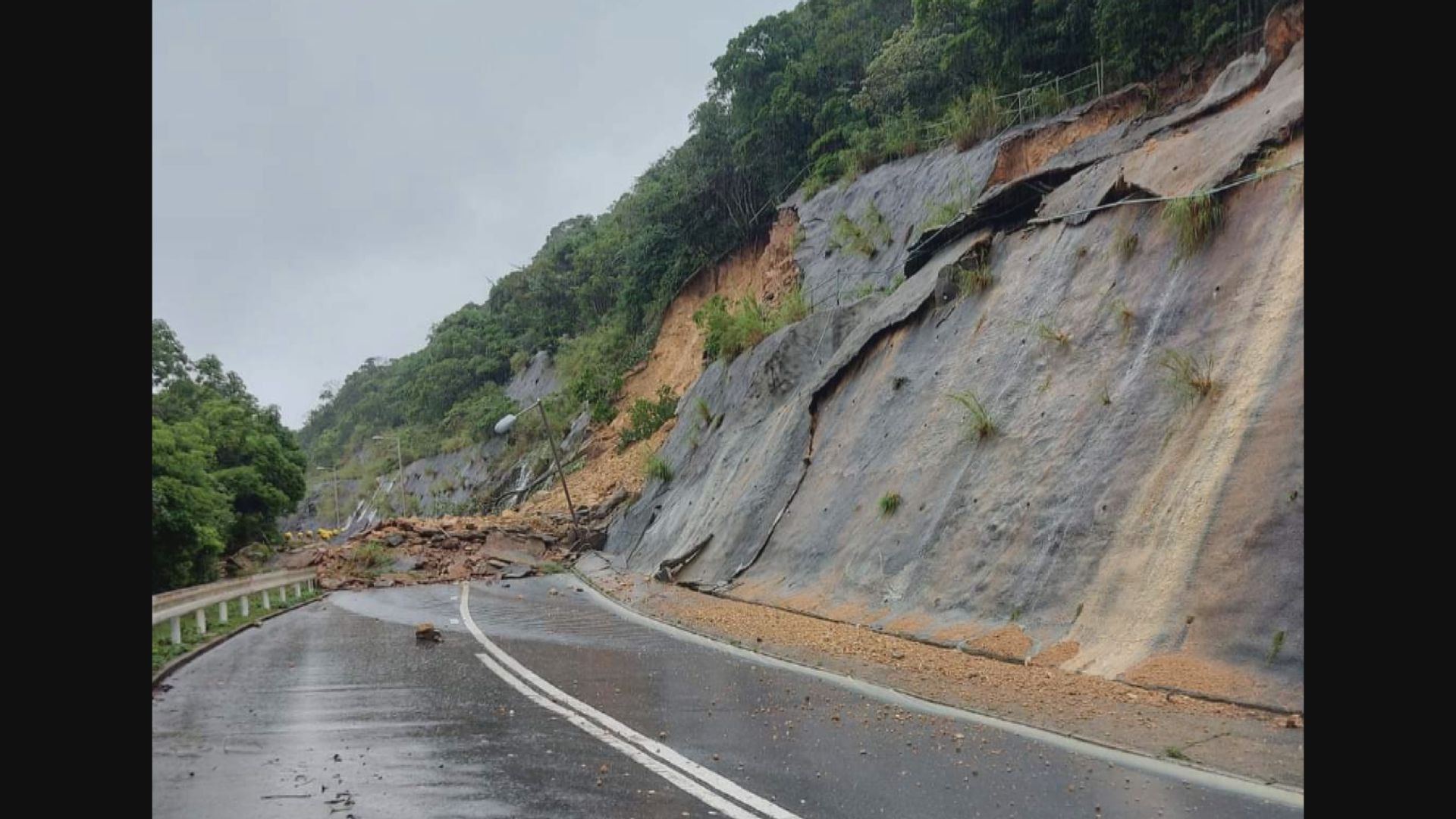 北潭路因山泥傾瀉封閉　運輸署安排緊急渡輪服務