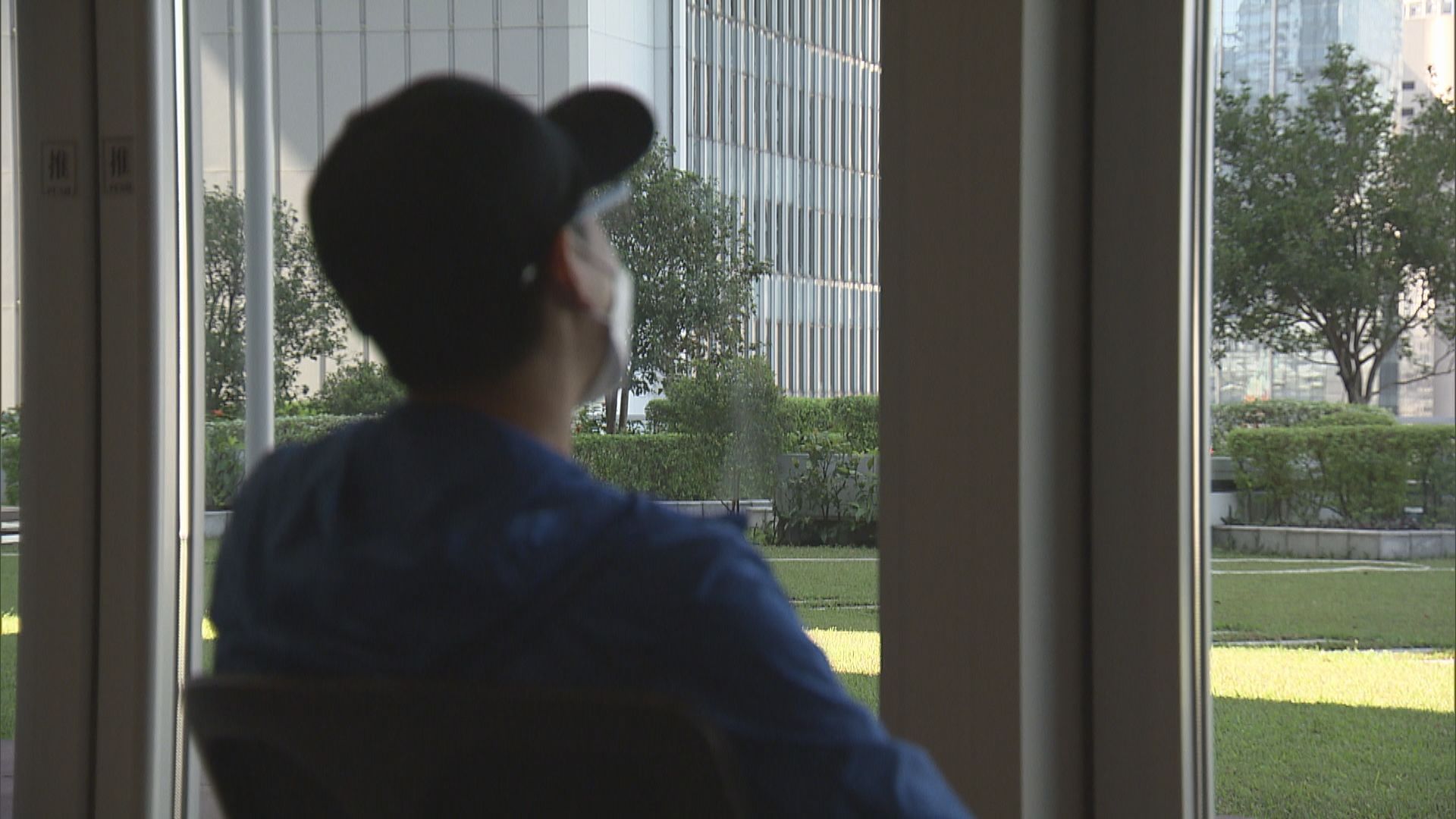 【專訪】被「釘牌」教師承認編製教材出錯　但指懲罰過重會上訴