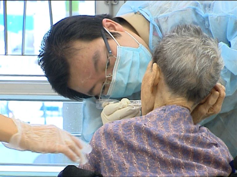 關愛基金資助80歲或以上長者鑲假牙