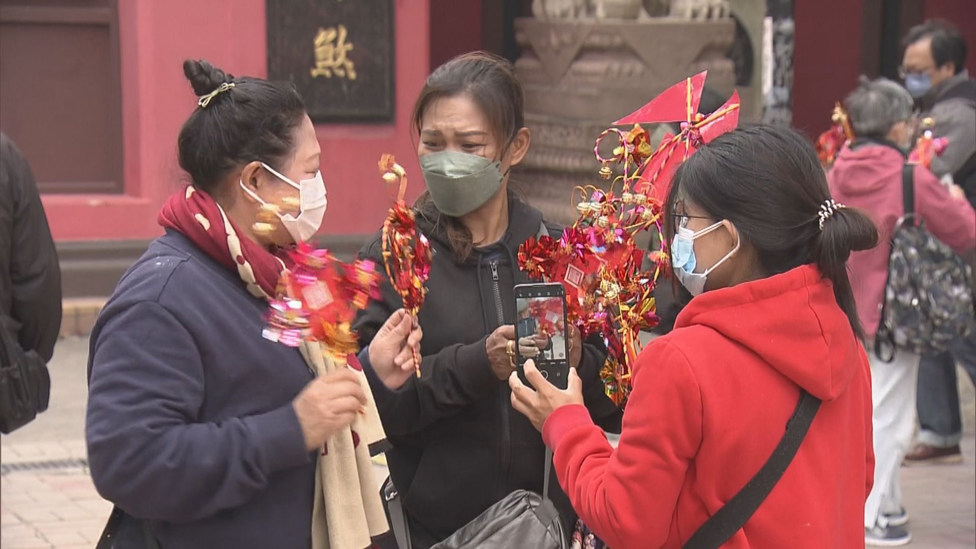 年初三「赤口」　不少人到車公廟參拜